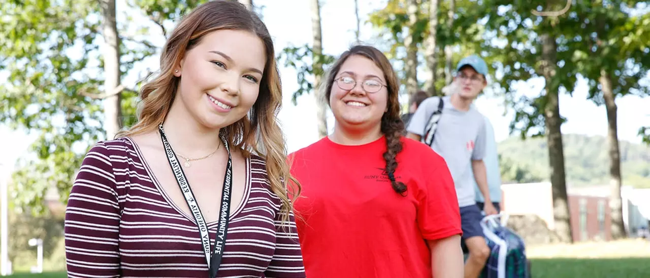 Volunteer students helping new students move in.