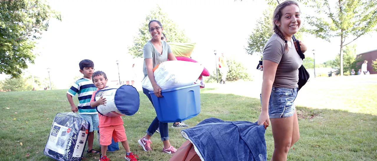 Family helping a student move in to their dorm.