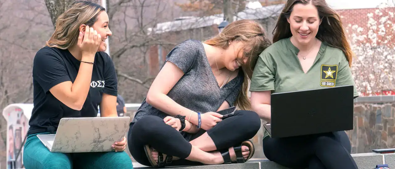 Students in quad in Spring