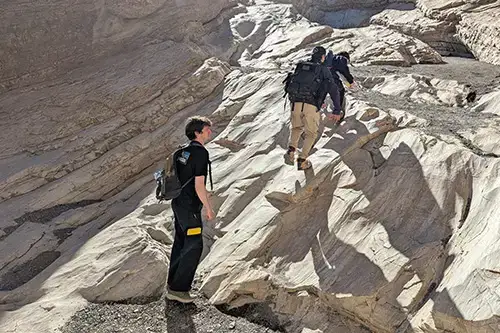 students study plate boundaries in the field