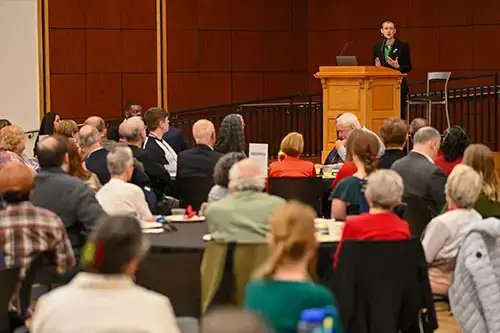 Kimmy Cushman speaks at SRCA during keynote luncheon