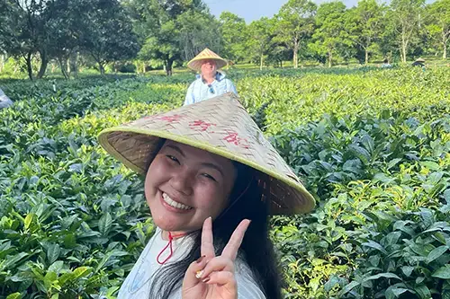 China FL Trips student give peace sign