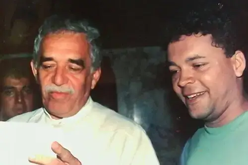 Gustavo with Gabriel Garc&iacute;a M&aacute;rquez