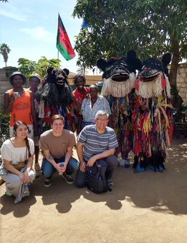 students abroad in Zimbabwe for spring break 2019