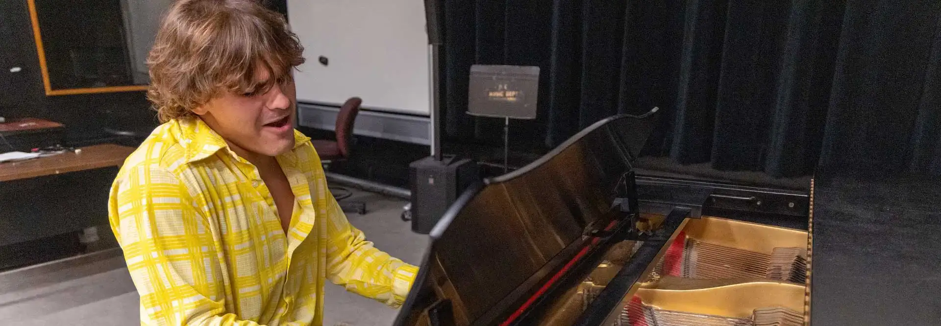 Frank Mastra playing piano