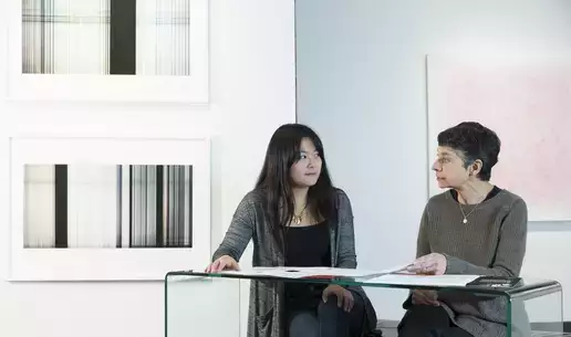 Student sitting with with an advisor