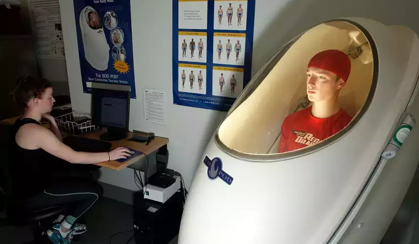 Dietetics student does test on classmate in body pod.