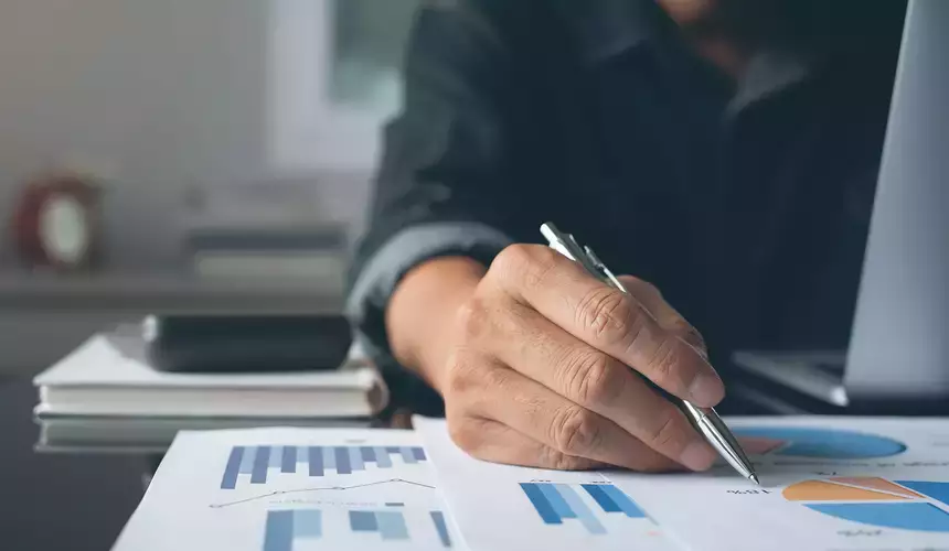 Individual reviews printed business charts