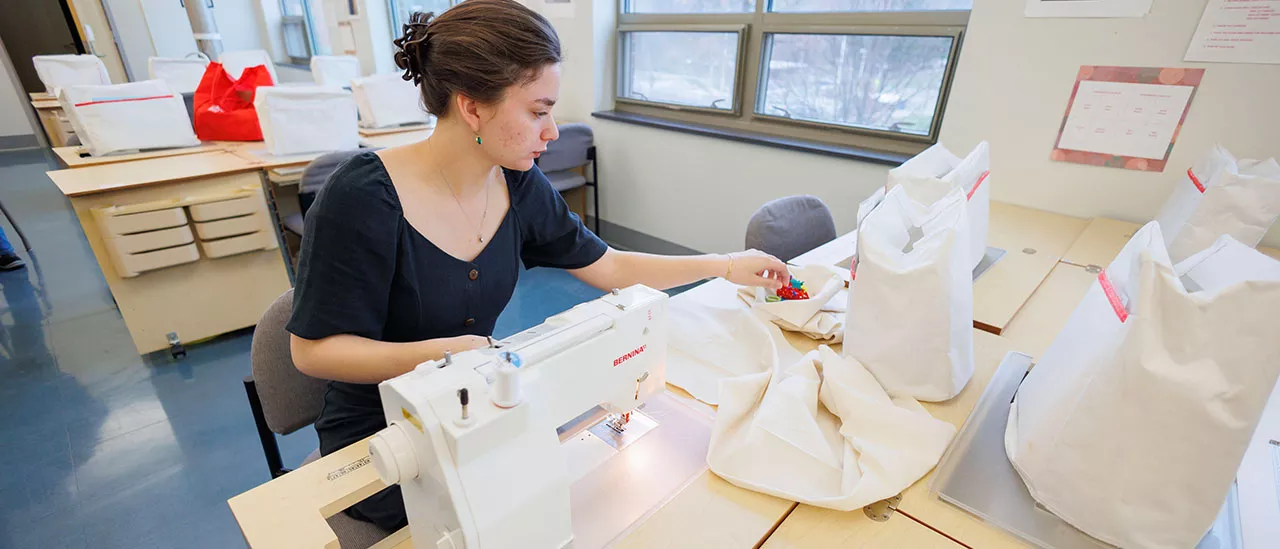 FIT Kit (Pattern & Sewing Supplies for Fashion Institute of Technology, New  York)