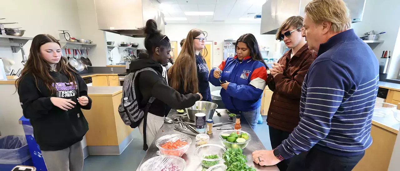 College in High School Students Visit Campus