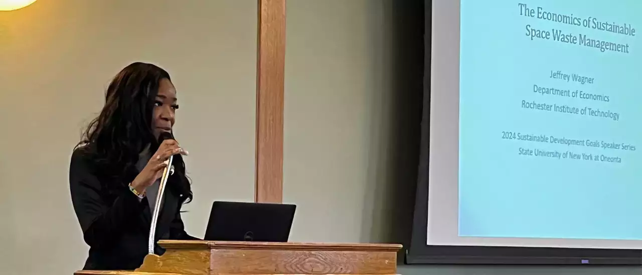 SDG Speaker Series intern and Economics major Dasia Harrigan introduces Dr. Jeffrey Wagner (RIT) for his talk on April 5, 2024.