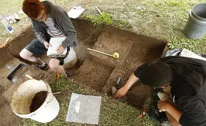 Students digging on Pine Lake Site