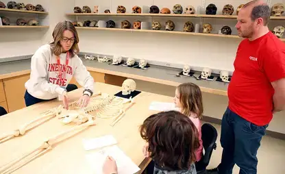 Demonstration in the anthropology skeleton lab