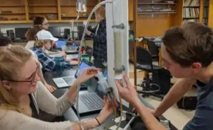 Students work in the Earth and Atmospheric Sciences hydrogeology lab.