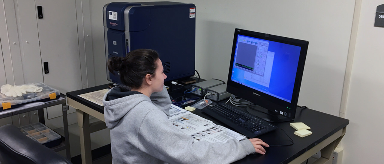 Geology major learning how to use a scanning electron microscope (SEM)
